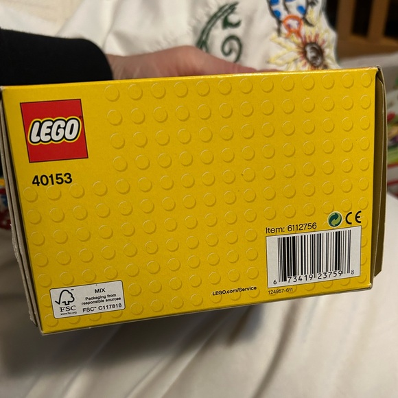 Retired, new LEGO® Iconic Birthday Table Decoration - Picture 10 of 11